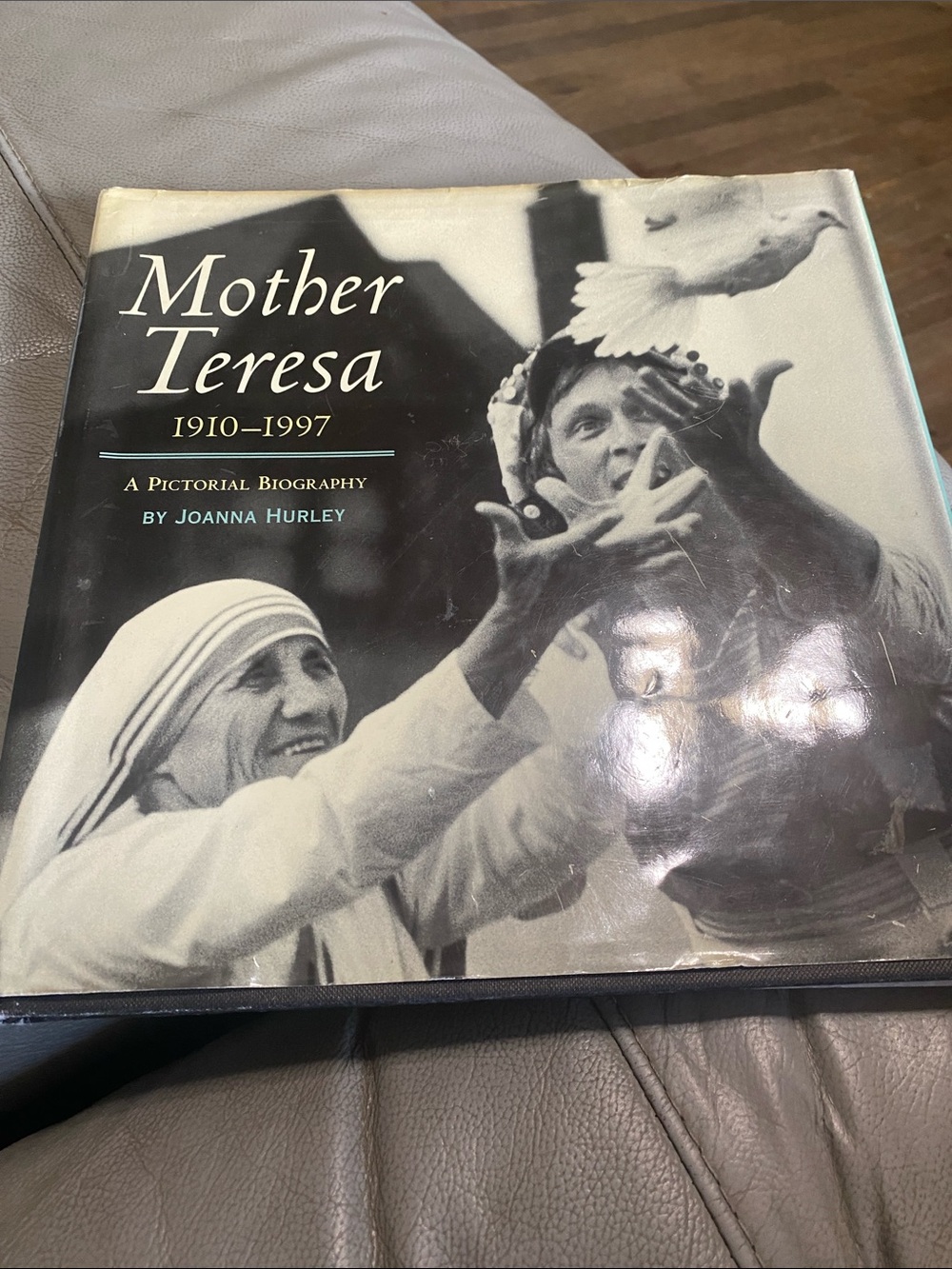 Barnes & Noble Mother Teresa 1910–1997 - Black & White Cover